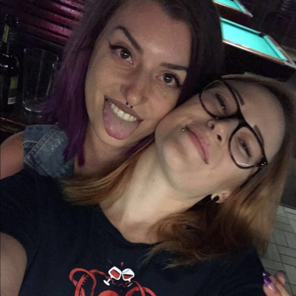 Meet your Posher, Laura - Picture 1 of 1